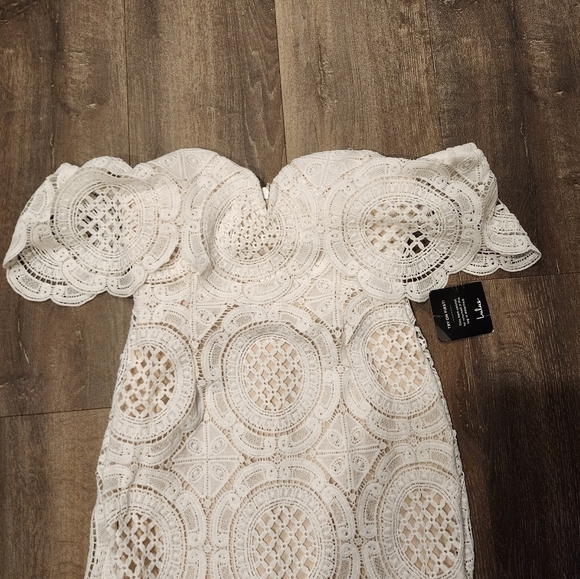 *NWT* Lulu's Bellissimo White Lace Off-the-Shoulder Bodycon Dress - Picture 4 of 9